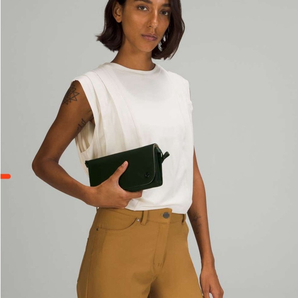 Lululemon Wallet Clutch CrossbodyRainforest Green / Trench - Picture 3 of 7
